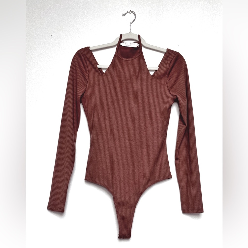 🅰️ ASTR The Label 🅰️ Solene Shoulder Cutout Halter Long Sleeve Bodysuit